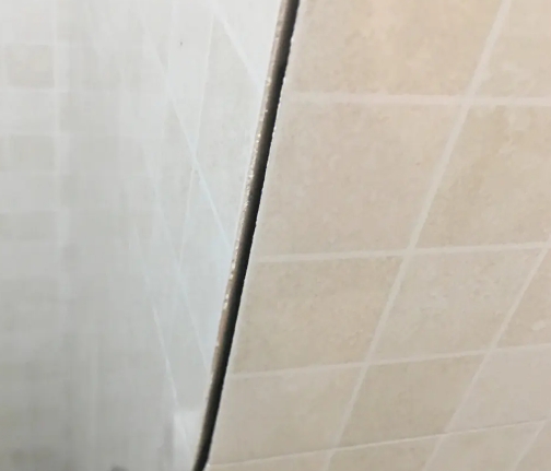 青山瓷砖空鼓维修公司分享阳台瓷砖脱落的修复过程可以分为以下几个步骤