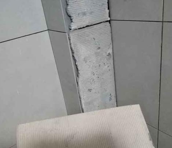 青山瓷砖空鼓维修公司分享下厨房瓷砖脱落的补救措施。